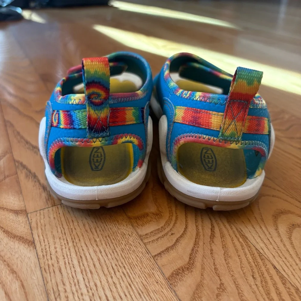 Keen Knotch Creek Sandals Big Kids youth boys size 4 girls Blue rainbow Shoes